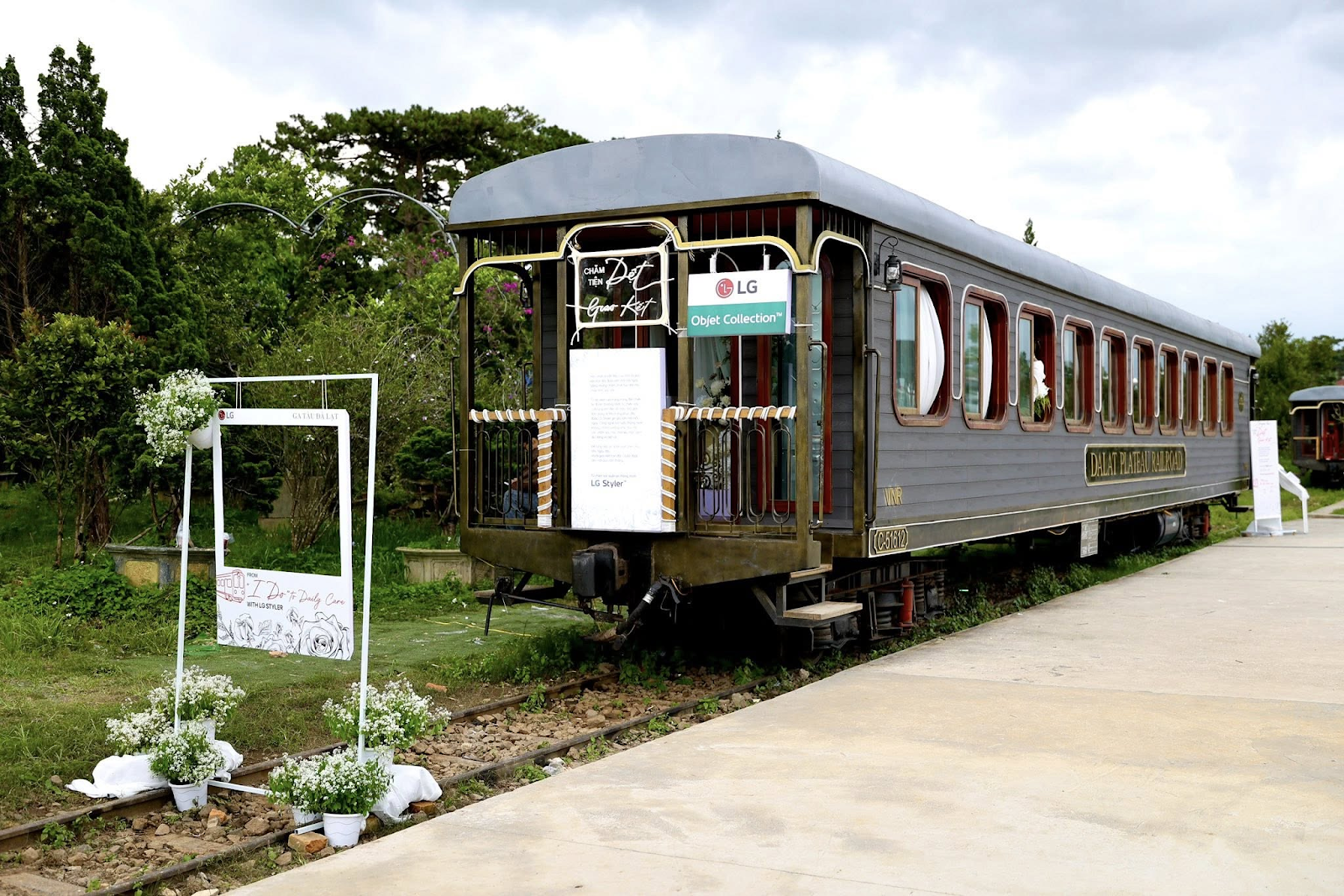 Ga Đà Lạt là địa điểm check-in sống ảo ở Đà Lạt mang màu sắc hoài cổ.