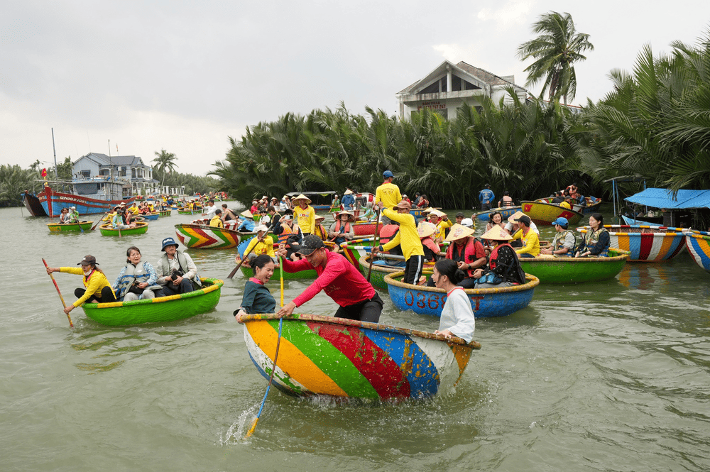 Hội An mang vẻ đẹp hoài cổ và yên bình.