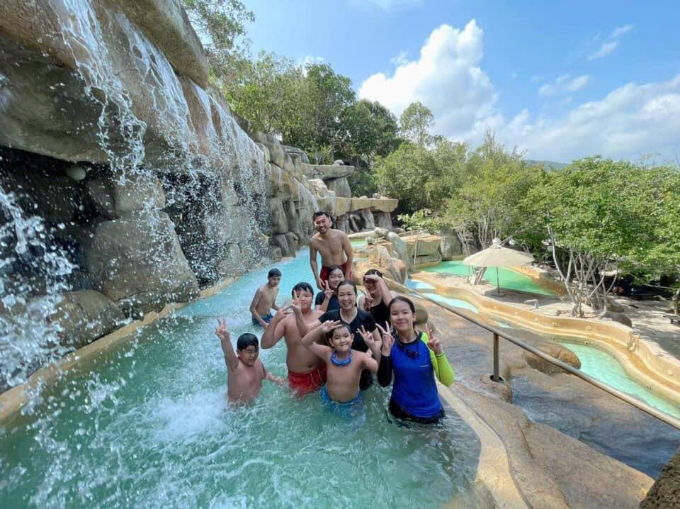 I-Resort sở hữu khu tắm bùn và khoáng nóng giữa thiên nhiên.