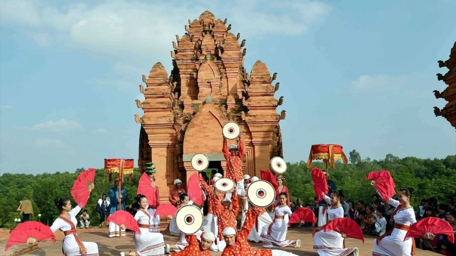 Tháp Chàm Poshanu là địa điểm check in đẹp ở Phan Thiết mang màu sắc lịch sử.