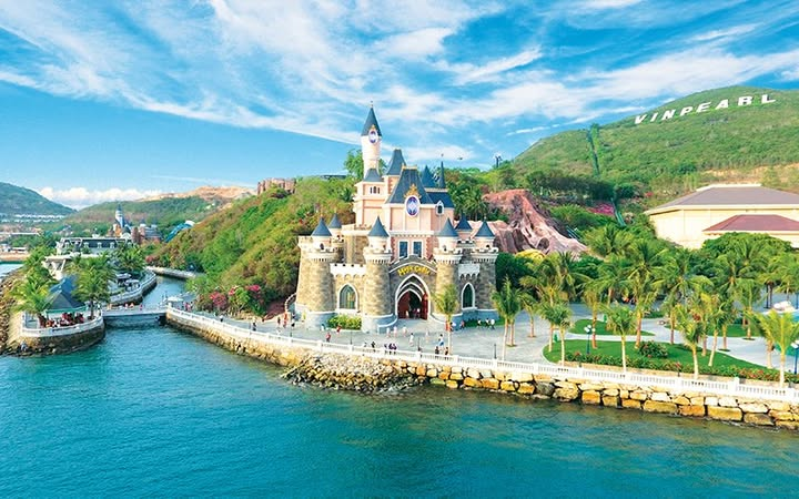 Tổ hợp giải trí VinWonders nhìn toàn cảnh từ trên cao.