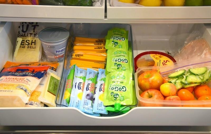 Sắp xếp thực phẩm theo màu sắc, thương hiệu trong tủ đông giúp tăng sự thu hút khách hàng  