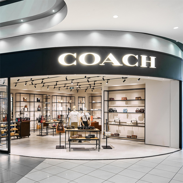 Gian hàng Coach đầy tinh tế và thẩm mỹ